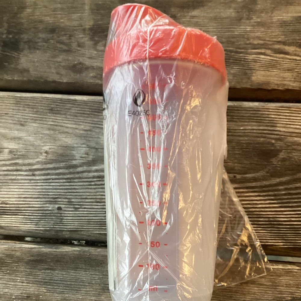 Tupperware Quick Shake Container - clear with red cover - Picture 4 of 4